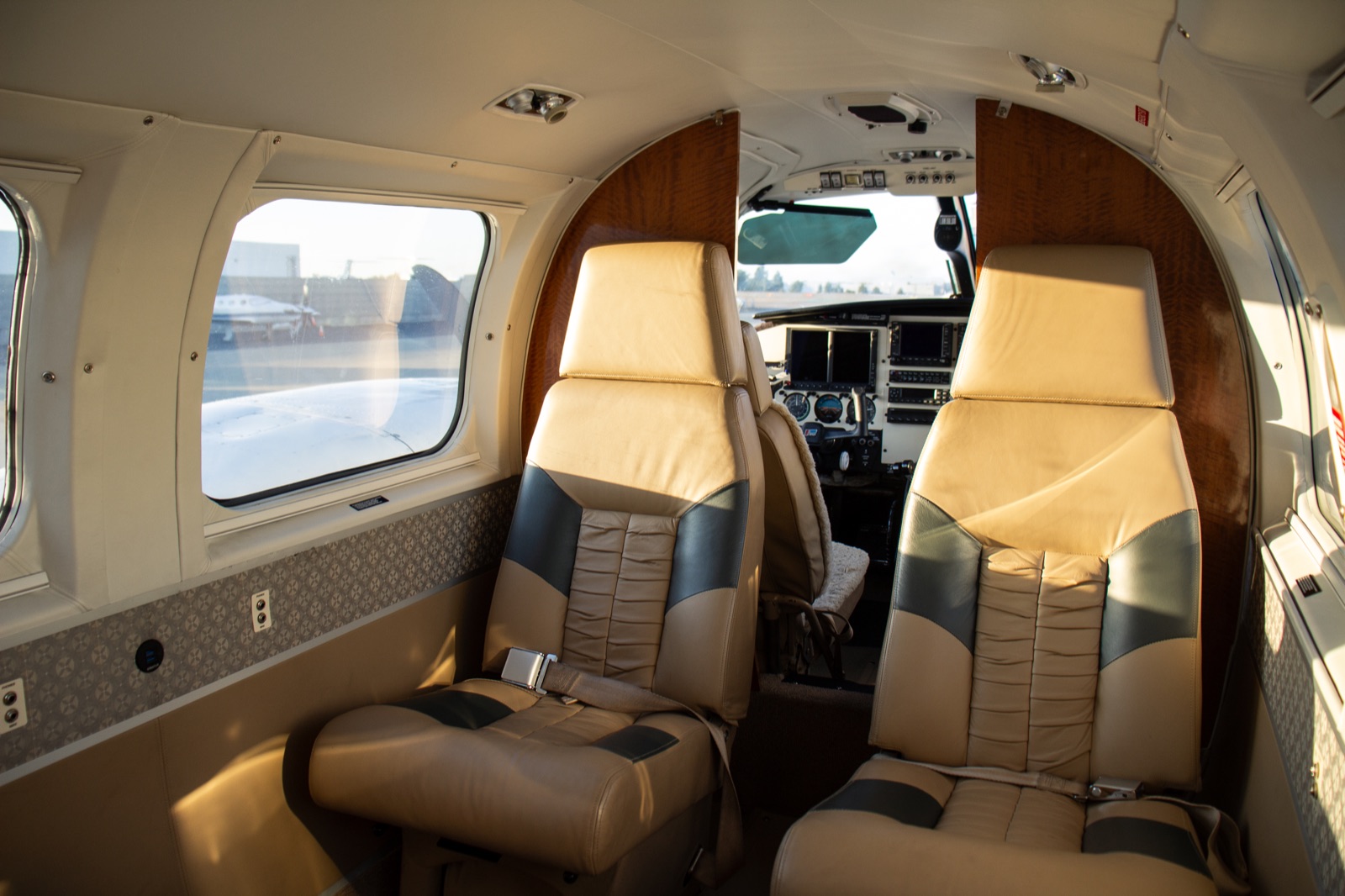 Piper Navajo N620WF side view