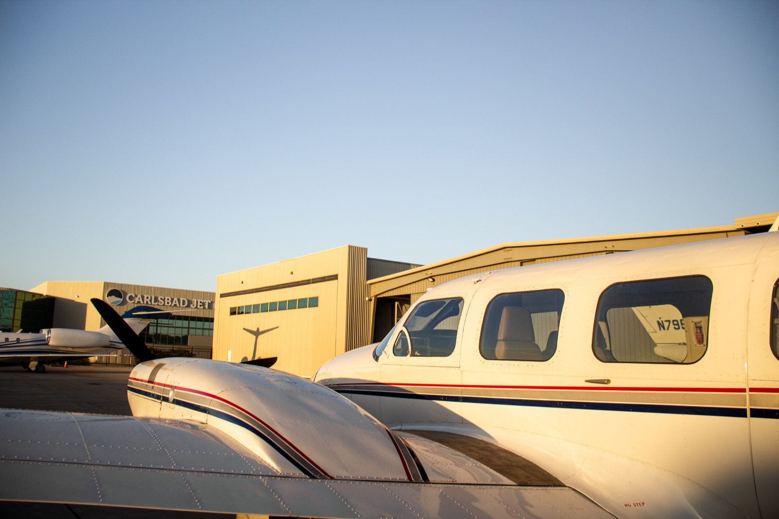 Piper Navajo N620WF profile